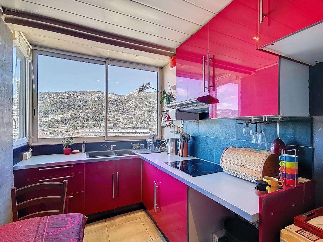 Appartement à vendre - Dernier étage - Vue exceptionnelle Faron & aperçu mer-  T4 avec balcons - TOULON-CLARET - photo 2