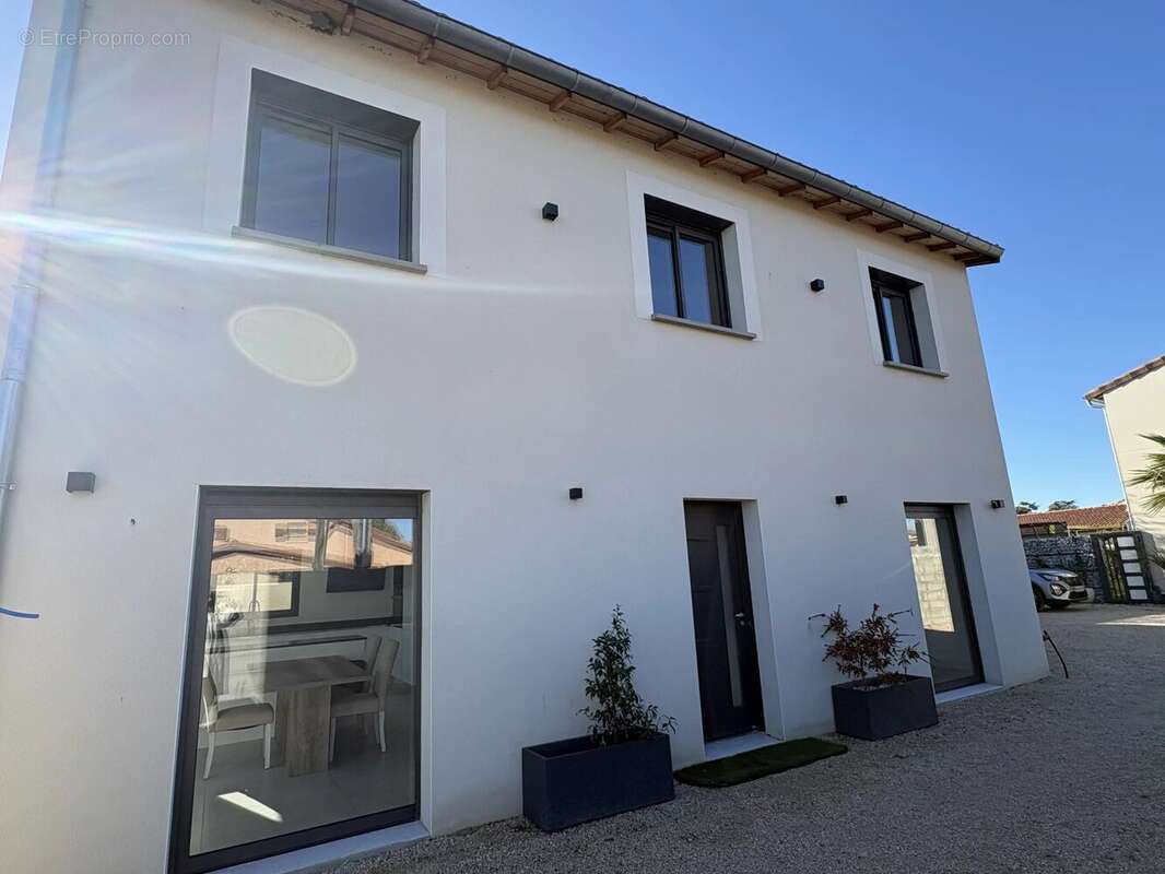 Maison à SAINT-CLAR-DE-RIVIERE