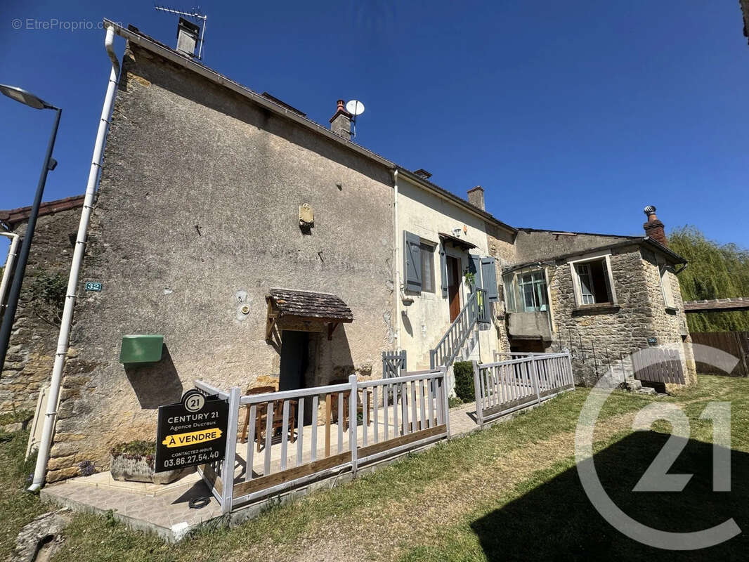 Maison à NUARS