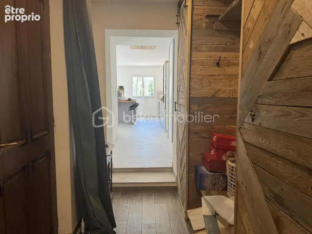 À Rocbaron (83136), superbe villa de plain-pied entièrement rénovée avec 3 chambres et grand terrain - photo 6