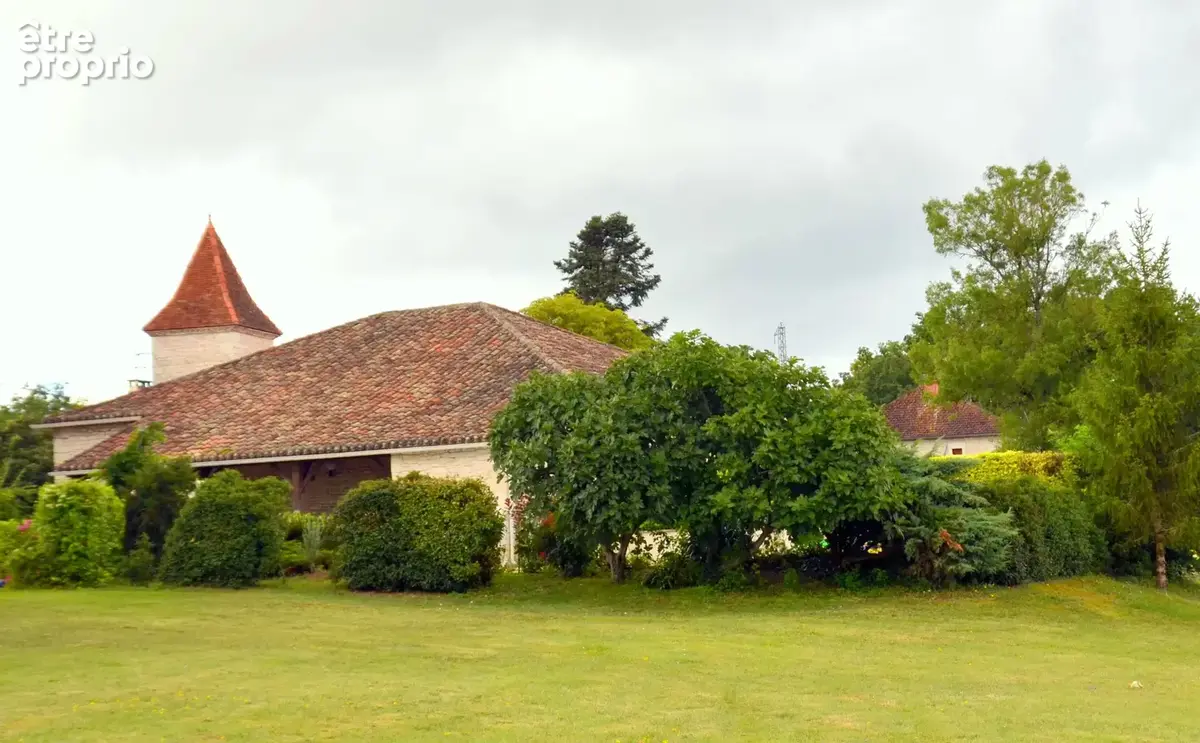 Ensemble quercynois avec pigeonnier, grange en pierre, piscine et gîte. - photo 25
