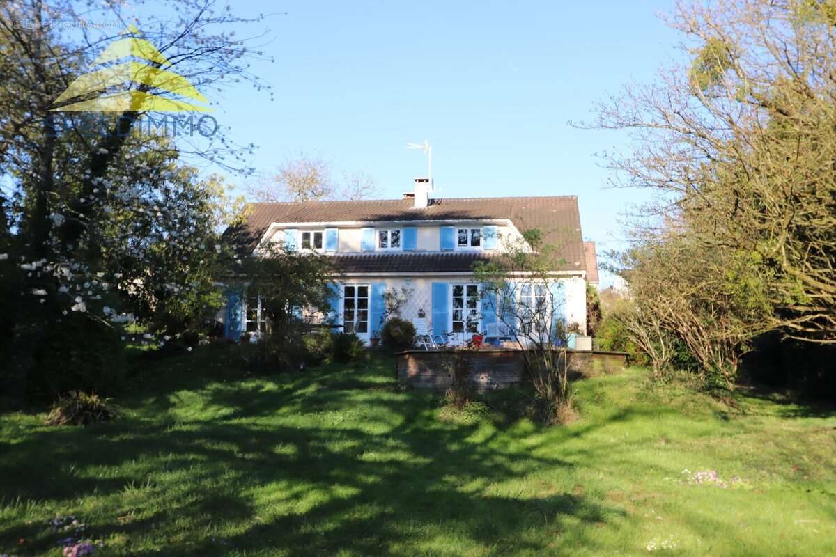 Maison à MANDRES-LES-ROSES