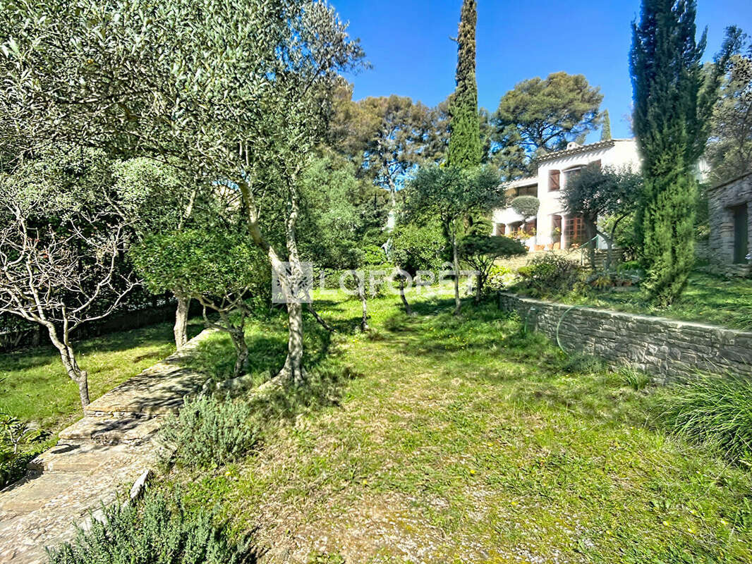Maison à CEYRESTE