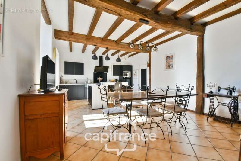 Maison à vendre 10 pièces BIGNAY (17), proche ST JEAN D'ANGELY et ses commerces, avec jardin, piscine et garage - photo 3