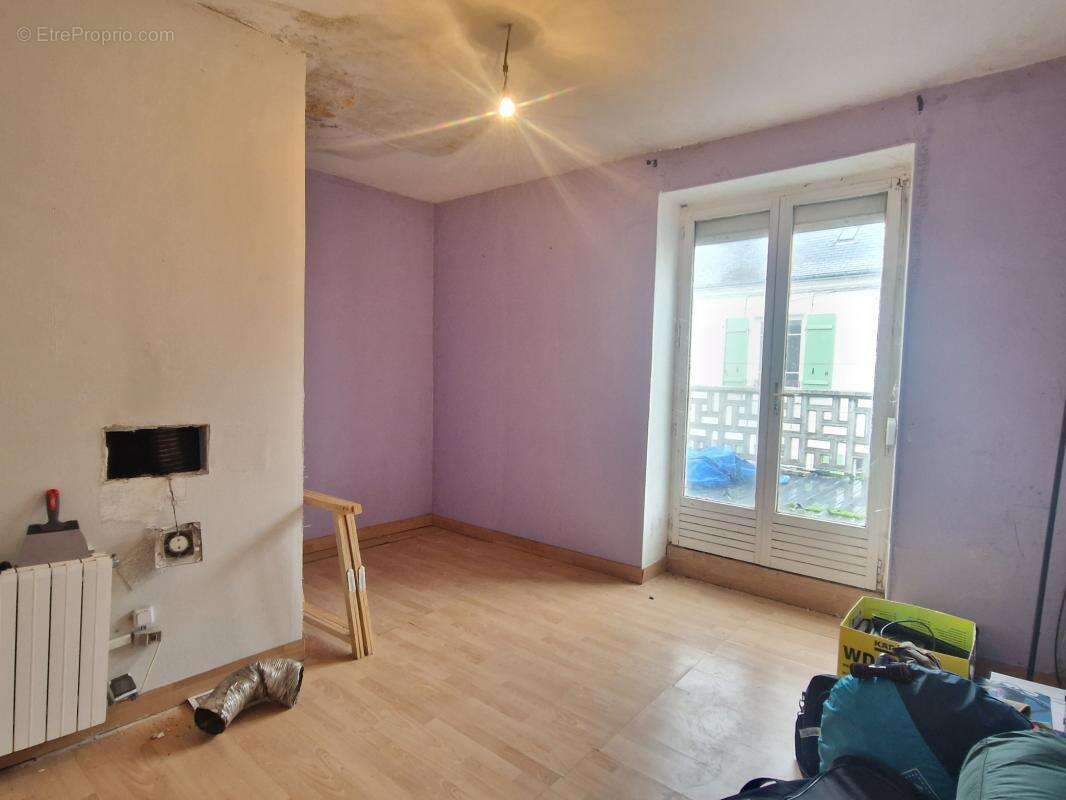 Maison à MONTFORT-LE-GESNOIS