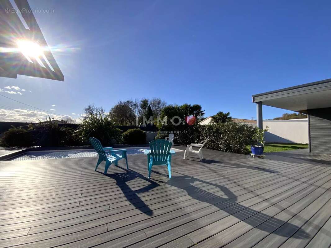 Maison contemporaine lumineuse avec piscine et jardin paysagé - photo 4