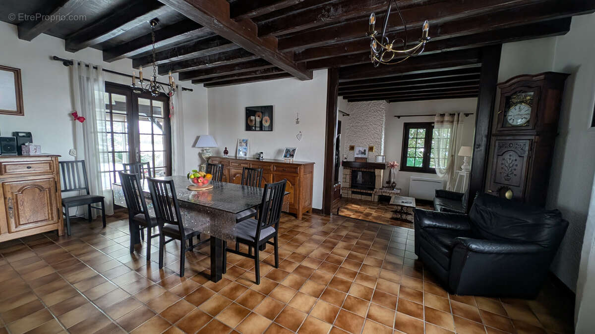 Maison à SAINT-ROMAIN-LA-MOTTE