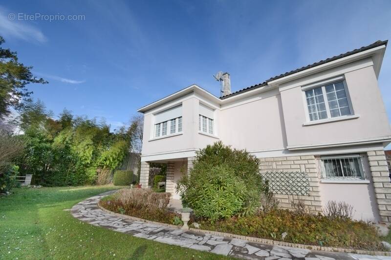 Maison à LA COURONNE