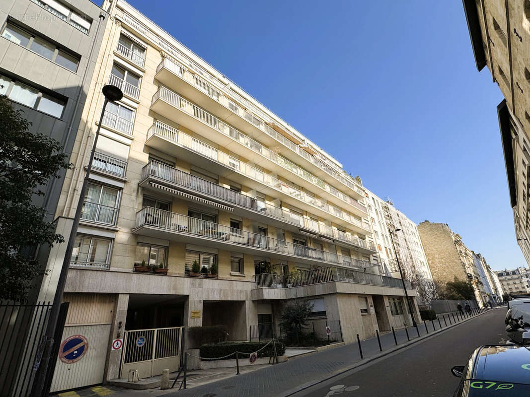 Proche nation - un box et une place de parking - photo 2