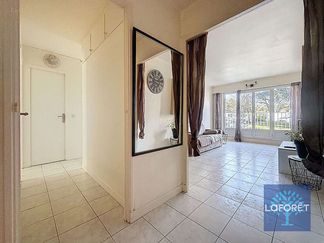 Appartement à CHILLY-MAZARIN