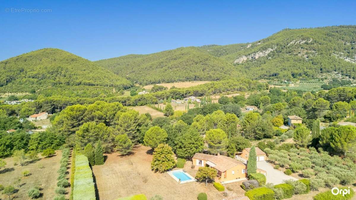 Villa Provençale de Plain-Pied à Saint-Zacharie — Écrin de Charme au Cœur d'un Domaine Arboré de 5 940 m² - photo 4