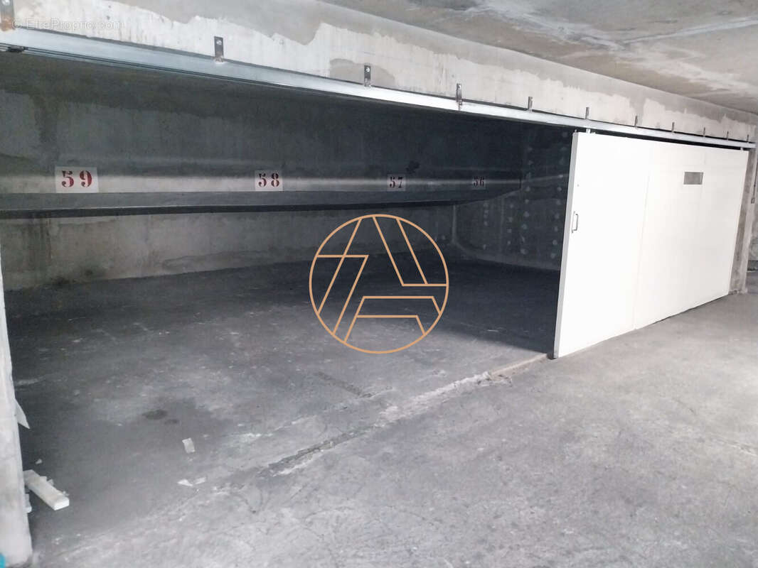 Parking à PARIS-20E