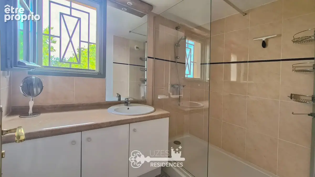 Appartement 3 chambres avec terrasse et vues verdoyantes à Uzès - photo 14