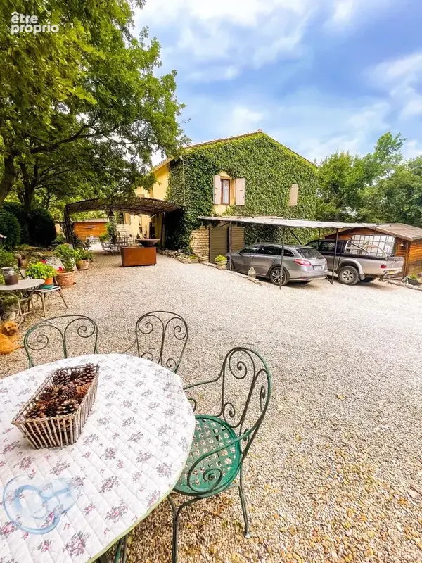 Ancienne bergerie entièrement restaurée de 227 m² habitables sur terrain de plus de 3000 m² - photo 3
