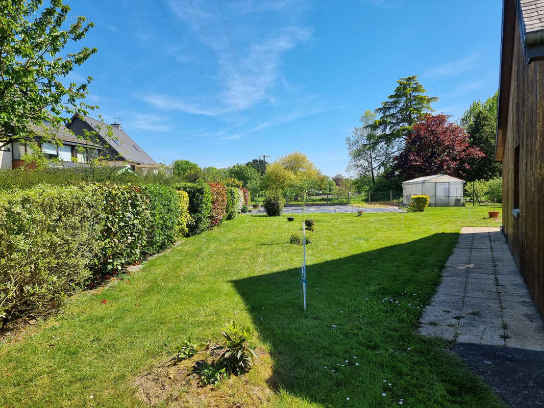 Terrain à SAINT-ERBLON