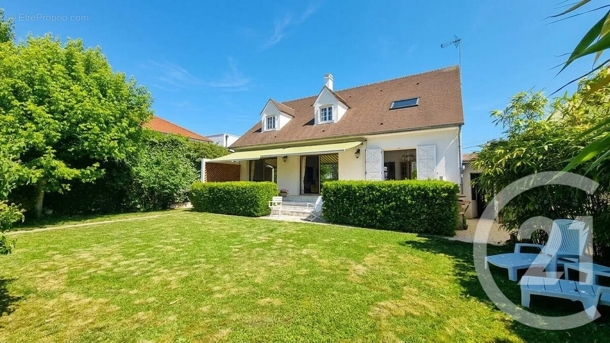Maison à SAINT-MAUR-DES-FOSSES