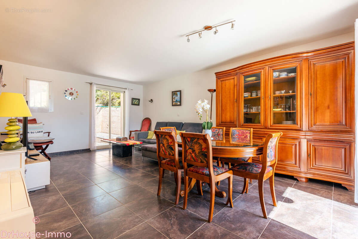Maison 106 m² à Cogolin  - photo 8