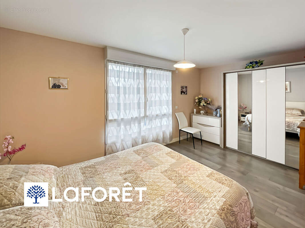 Appartement à SAINTE-GENEVIEVE-DES-BOIS