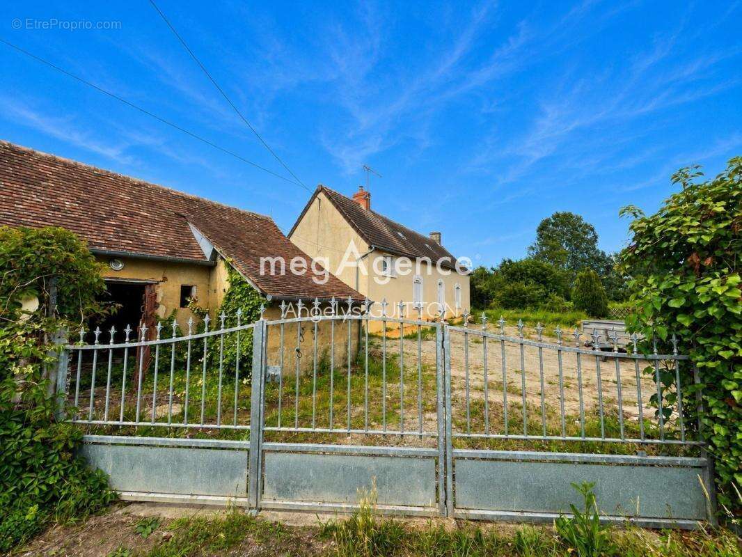 Fermette au bout d'une impasse, 12 minutes du Mans, terrain 3800 m² - photo 2