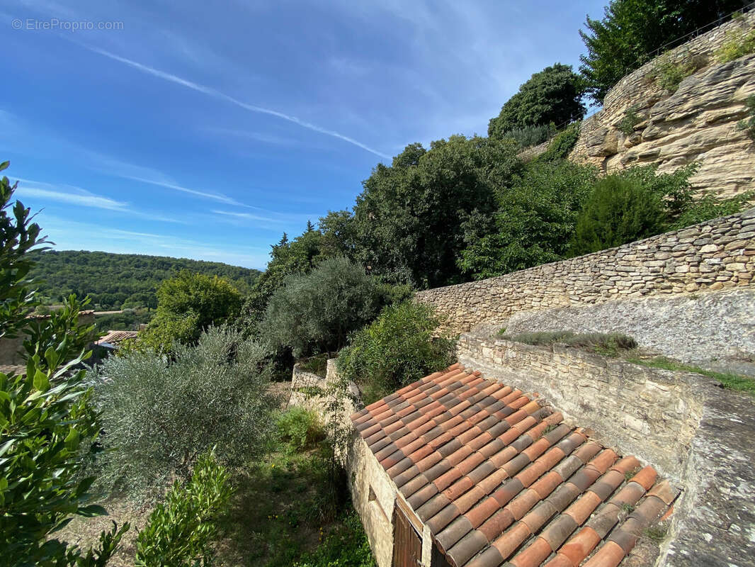 Maison à LA ROQUE-SUR-PERNES