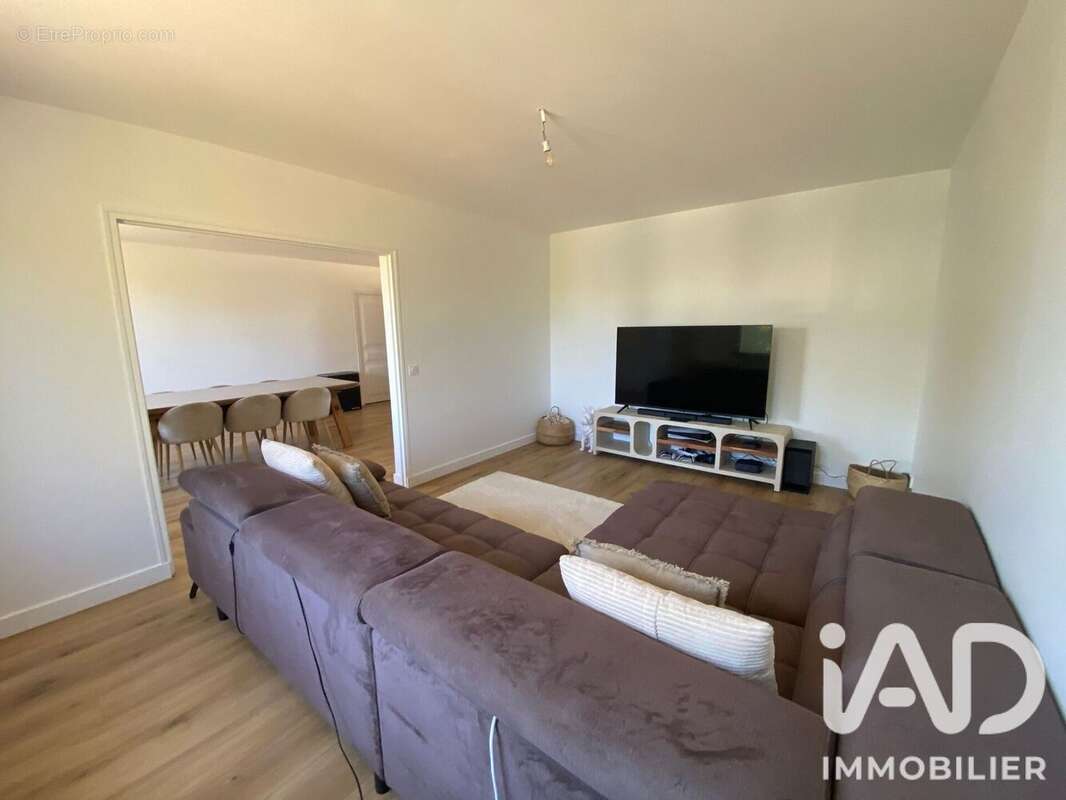 Maison 110 m² à Azay-Le-Brule  - photo 6