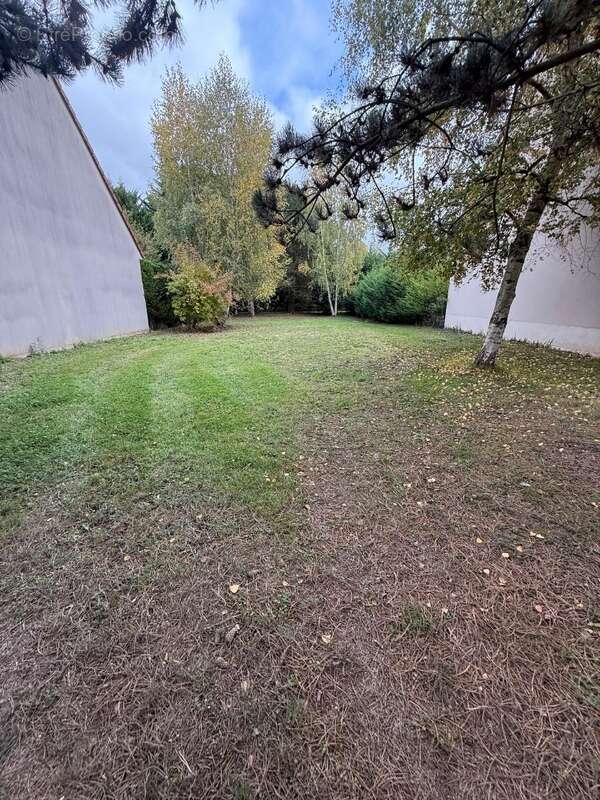 Terrain à SAINT-PIERRE-DU-PERRAY