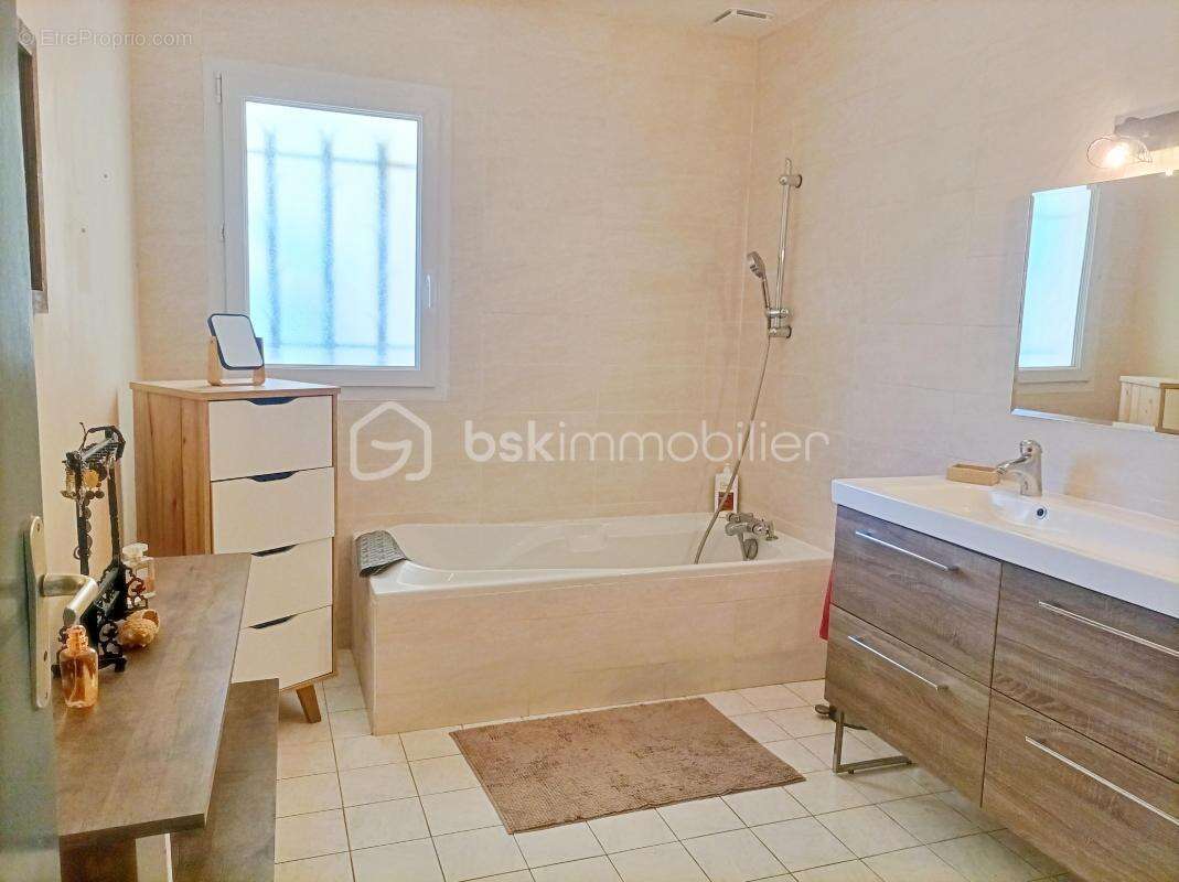  Maison à vendre à Salviac – Vue dominante, piscine, dépendances et terrain de 9 529 m² - photo 14