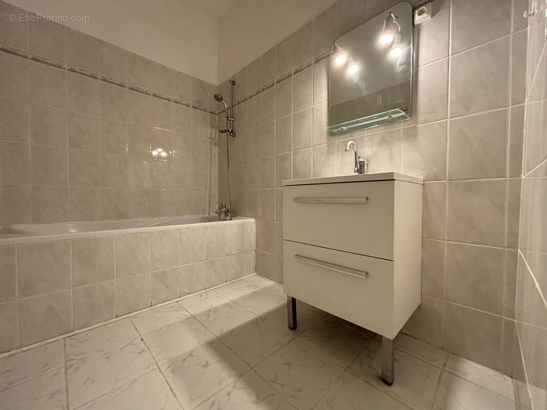 Hyper centre immeuble mixte local commercial et triplex f4 - photo 5