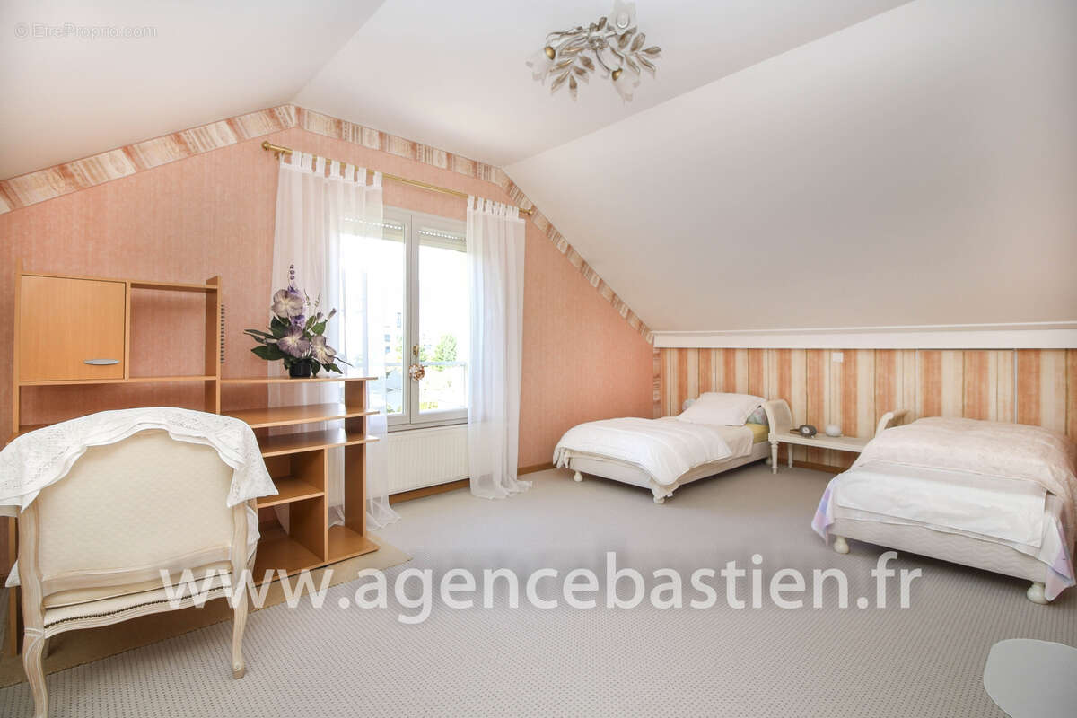 Maison à SAINT-GENIS-POUILLY