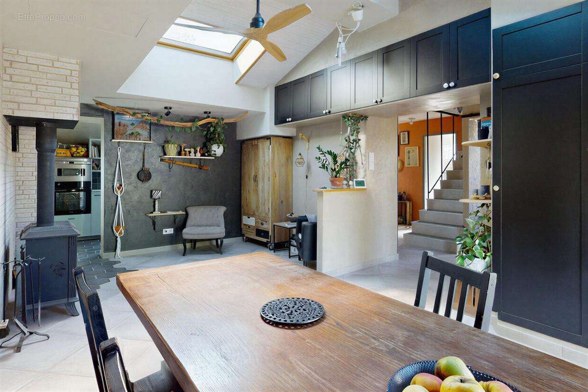 Maison à POURRIERES