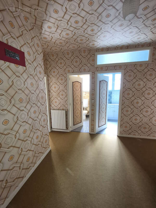 Maison avec dépendance et 2000 m2 terrain - photo 5
