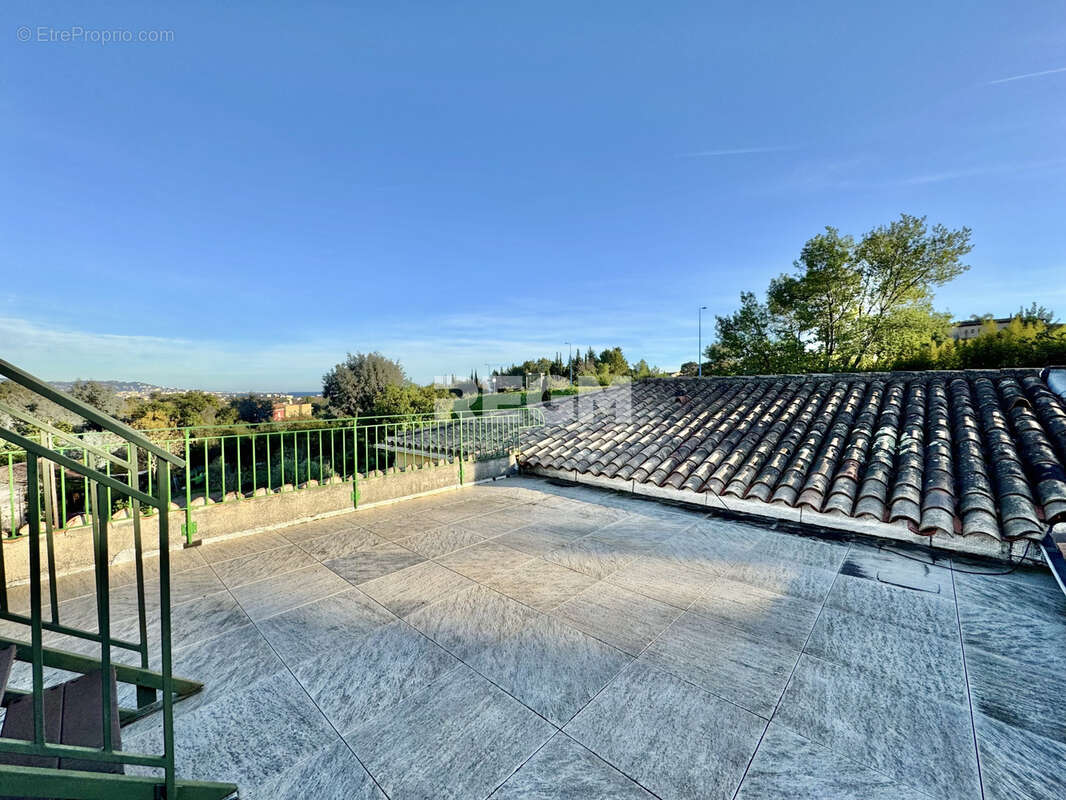 Maison à MANDELIEU-LA-NAPOULE