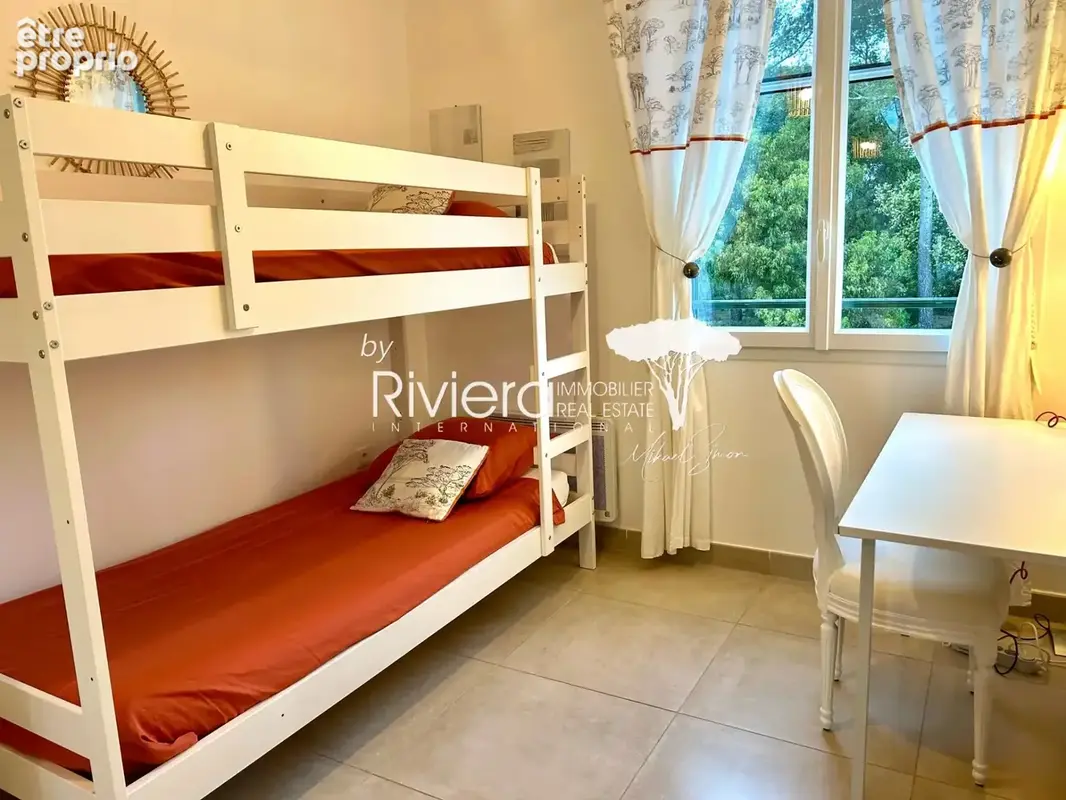 T4 dernier etage avec piscine et double box ! - photo 5