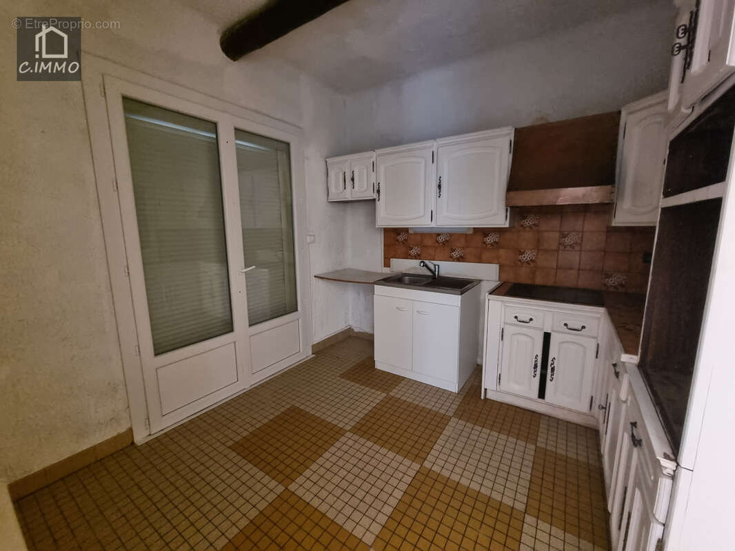 Grande maison traditionnelle de 125 m2 de type 4 avec terrasse de 73 m2 et garage de 124 m2 sur parcelle de 84 - photo 7