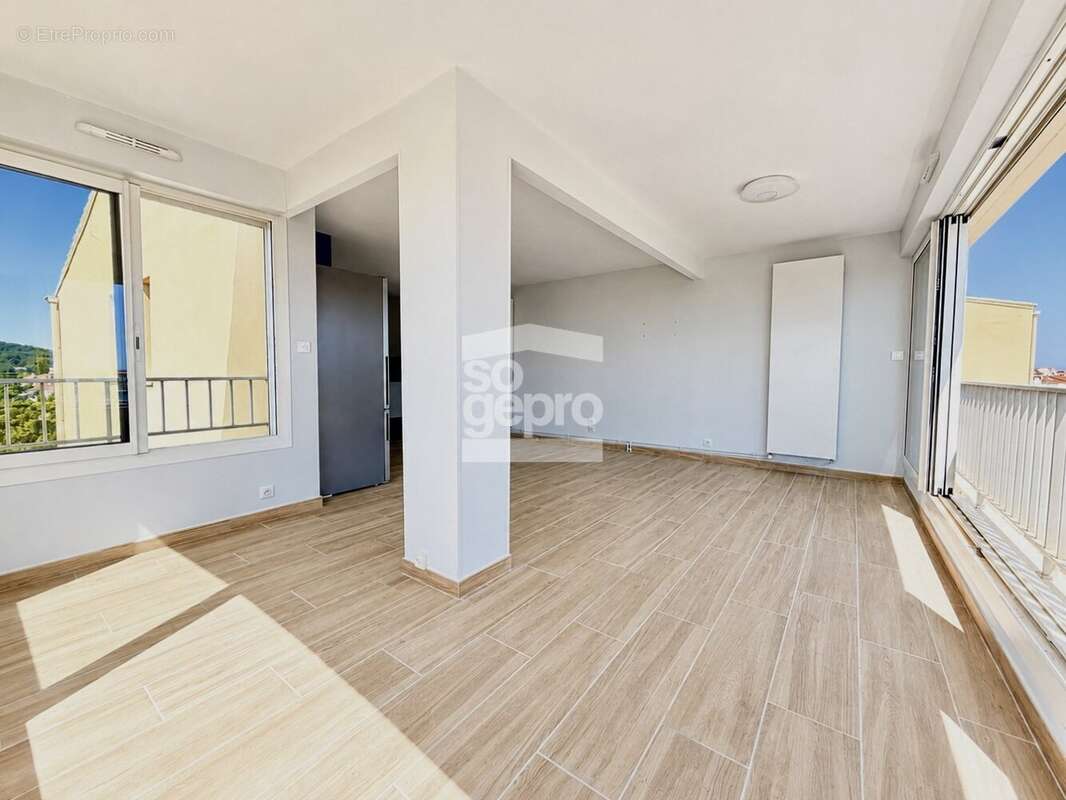 Réf : 2222 - Vente Magnifique Appartement 3 Pièces avec vue mer ! - photo 10