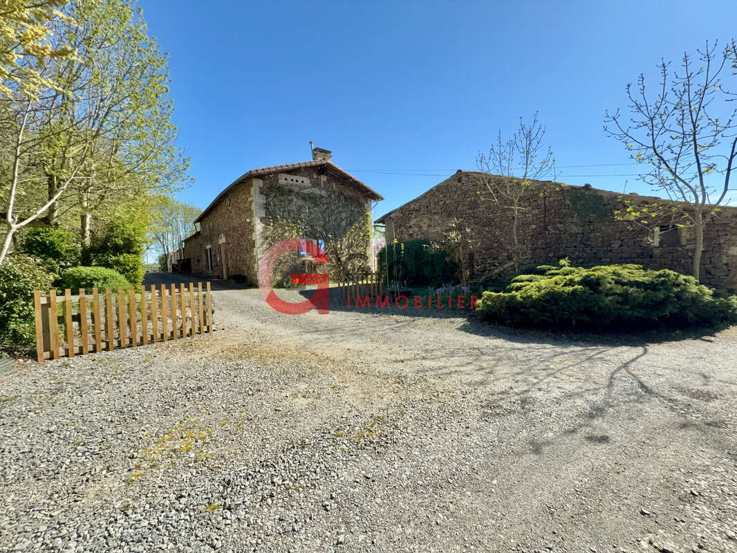 Maison à EXIREUIL