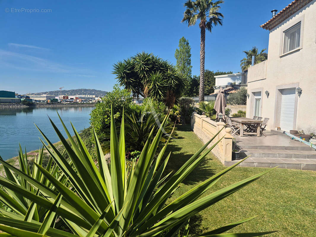 Propriété d'exception avec vue canal de 272 m² habitables sur terrain de 869 m² - photo 5