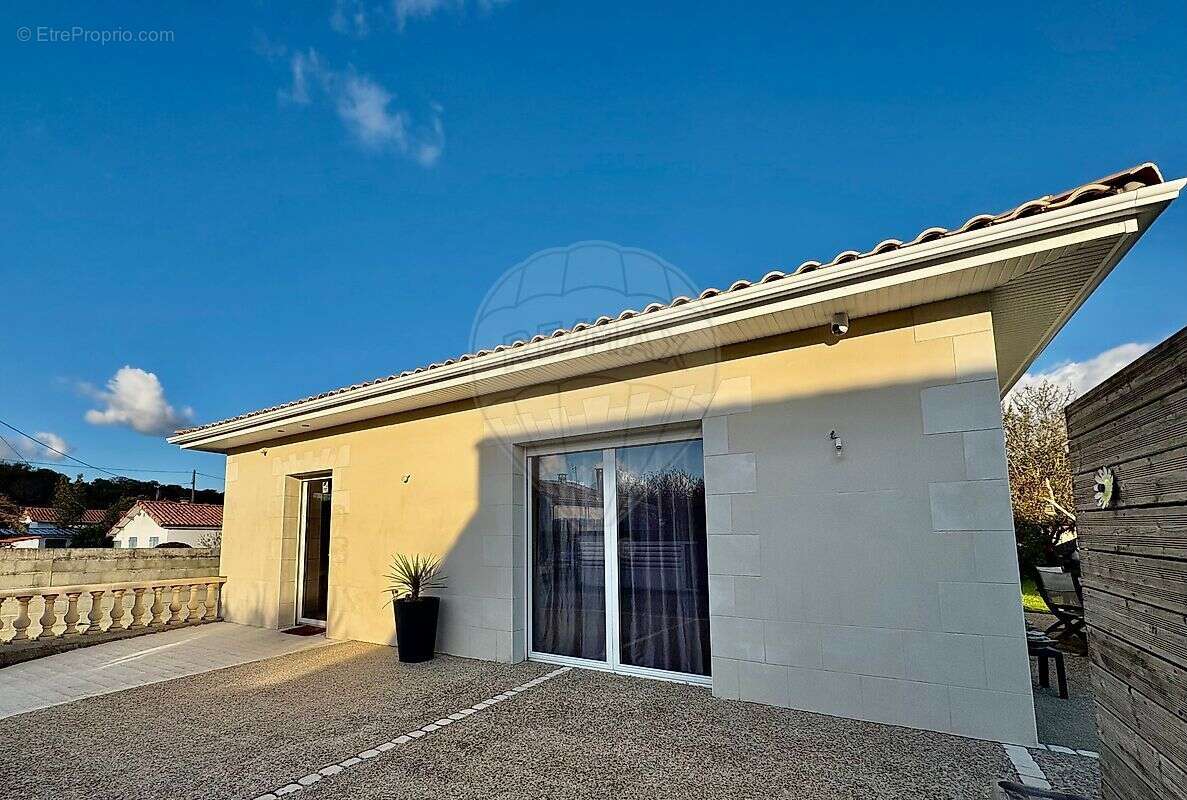 Maison à MESCHERS-SUR-GIRONDE