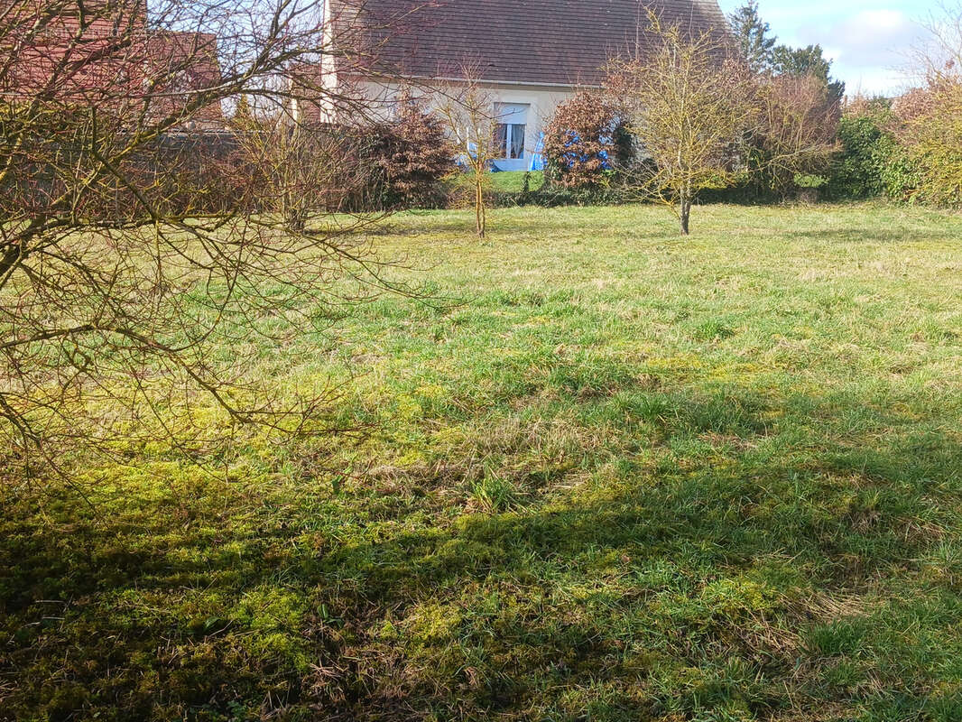 Terrain à BEAUNE-LA-ROLANDE