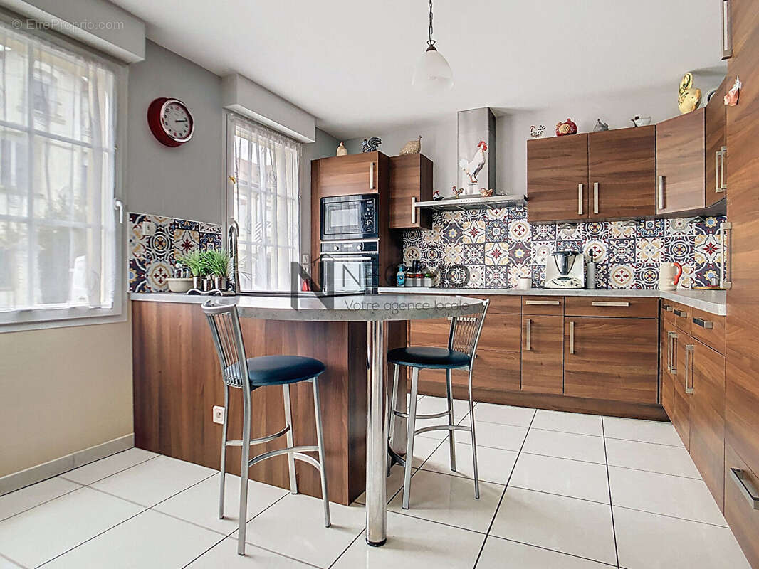 Maison à NEUFCHATEAU