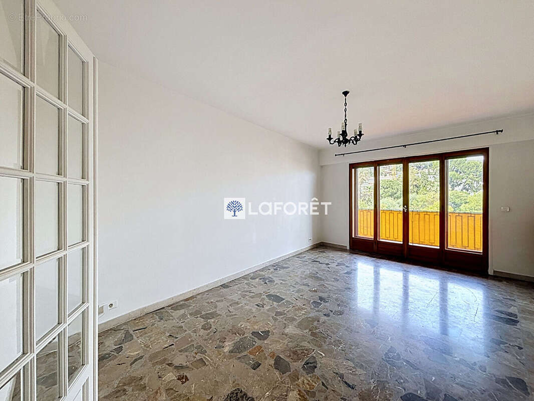 Appartement à ROQUEBRUNE-CAP-MARTIN