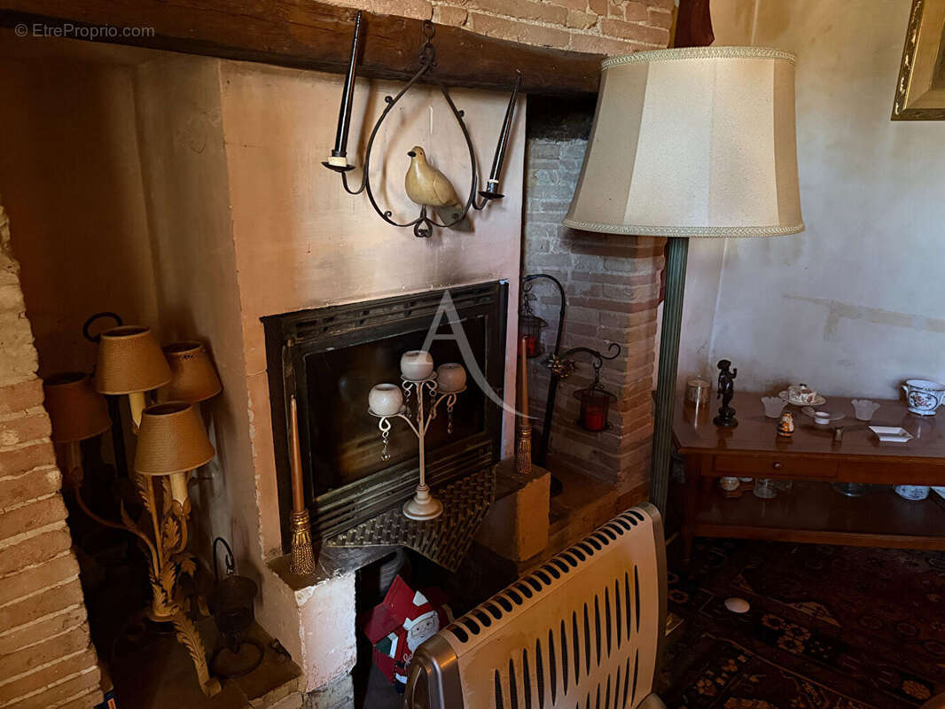 Maison à CAHUZAC-SUR-VERE