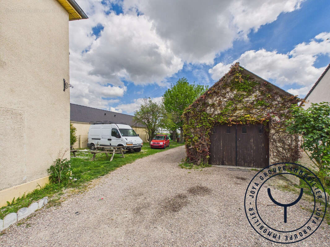 Maison à PARS-LES-ROMILLY