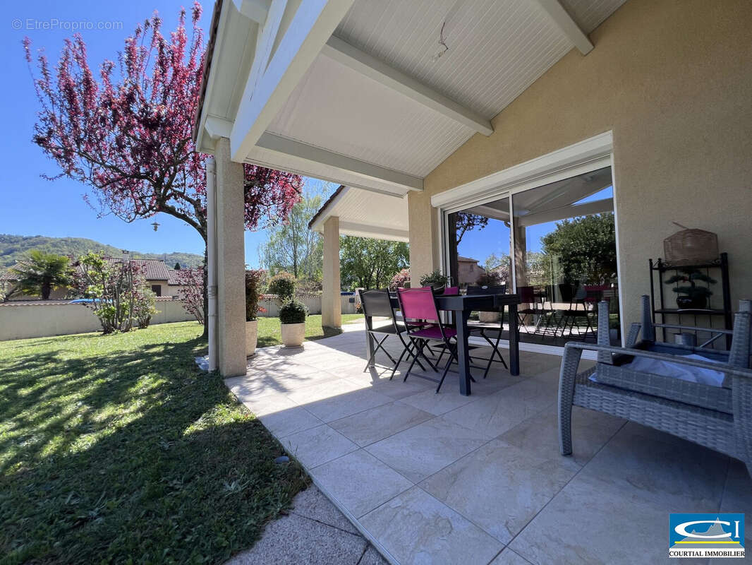Maison à SAINT-JEAN-DE-MUZOLS