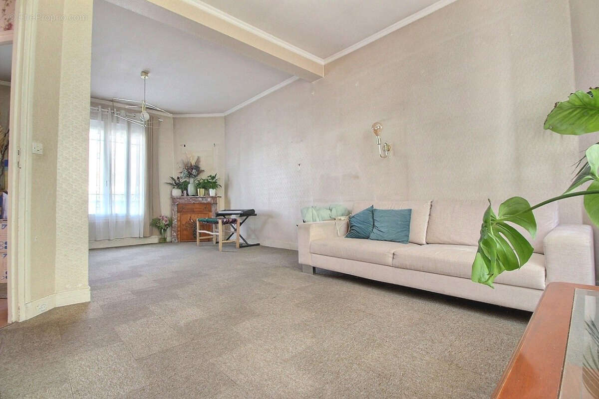 Maison à ISSY-LES-MOULINEAUX