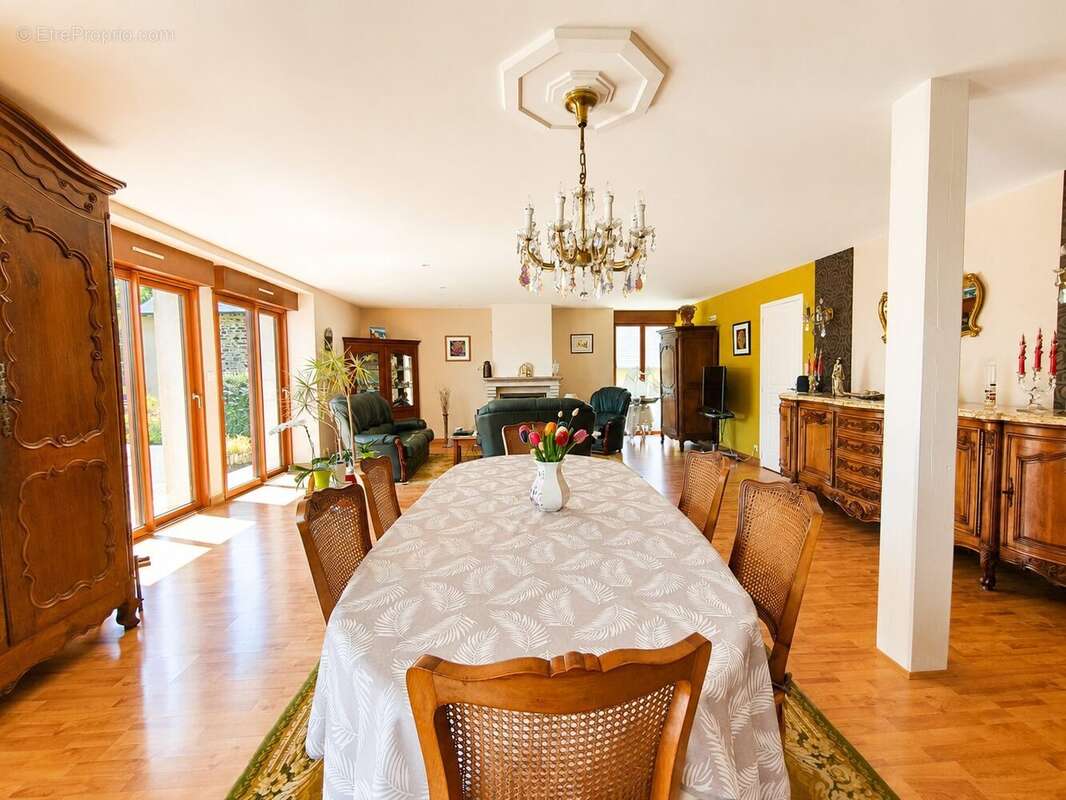 Maison 175 m² à Argentre-Du-Plessis  - photo 4