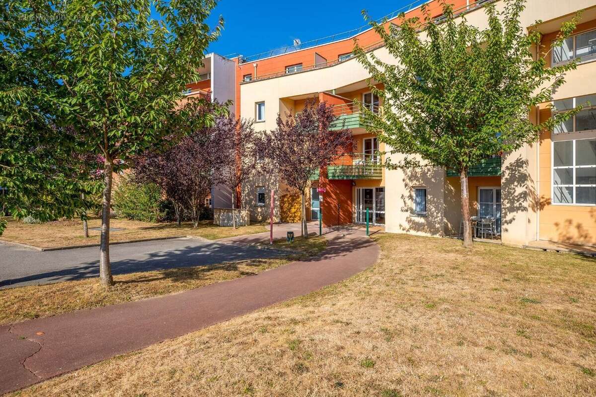 INVESTISSEMENT LOCATIF  Bois-d'Arcy  Résidence Affaires Appart'City Confort St Quentin en Yvelines - 6.70% de rentabilité - photo 17