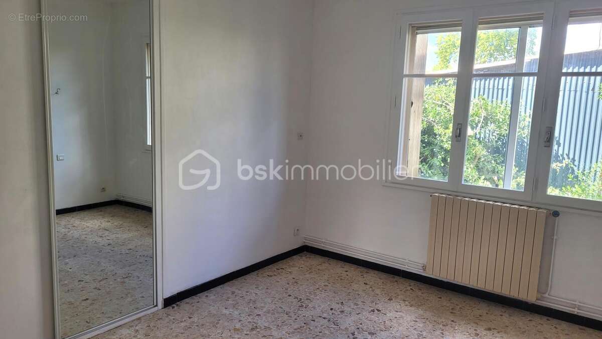 Villedaigne - villa r+1 de 160 m² - 4 faces - type 6 - 3 chambres - garage - piscine - parcelle de 970 m² - photo 9