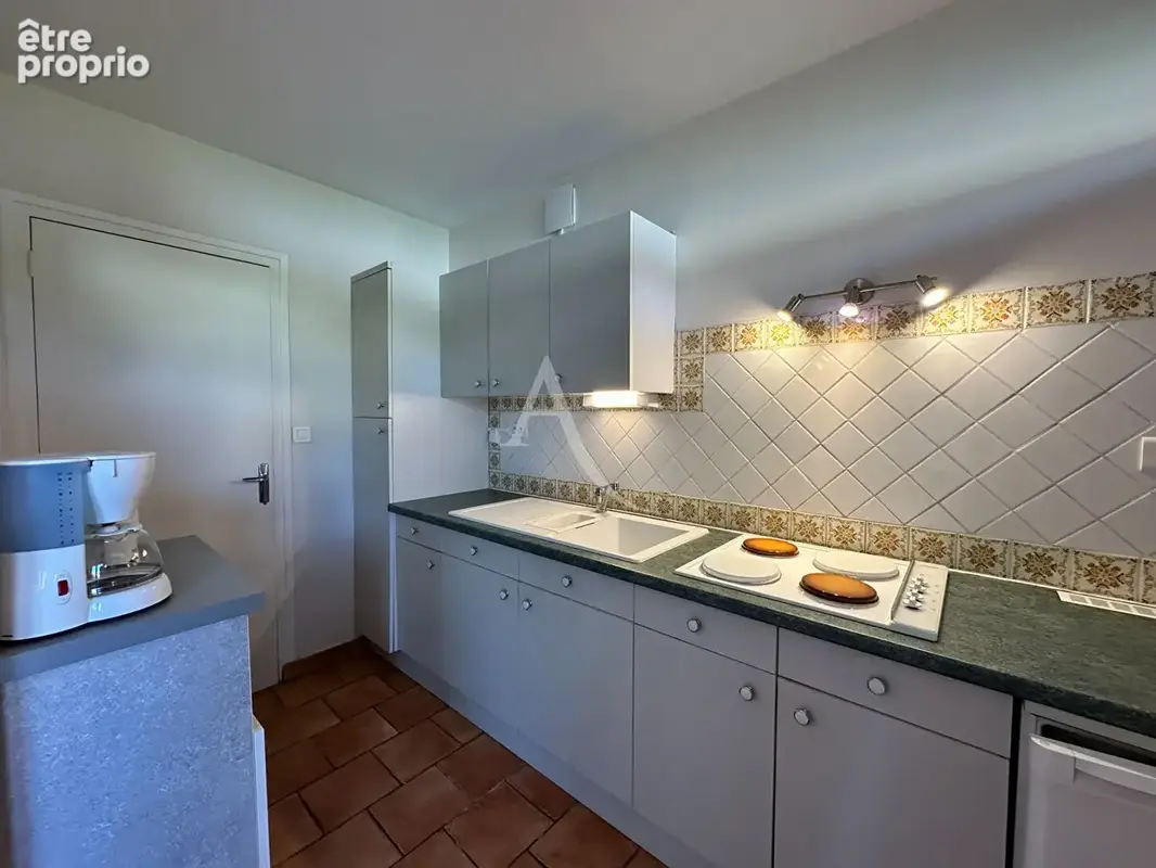 Appartement type2 de 50.25 m2 vue chateau balcon garage et cave greoux les bains - photo 7