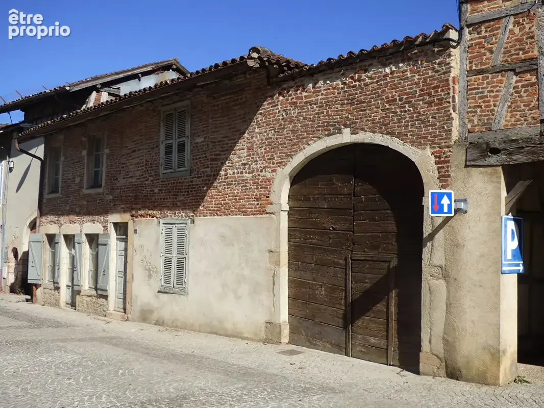 Maison en plein centre de Saint-Trivier-de-Courtes à rénover + dépendance 175 m² - photo 14
